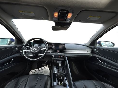 Certified 2023 Hyundai Elantra Limited w/ Preferred Accessory Package image 17