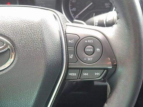 Used 2020 Toyota Camry SE FWD image 21