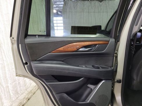 Used 2015 Cadillac Escalade Premium image 55