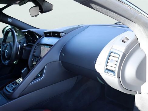 Used 2017 Jaguar F-TYPE R image 11