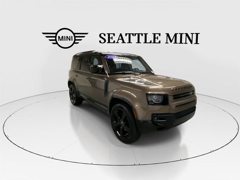 Used 2024 Land Rover Defender 110 X-Dynamic SE image 2