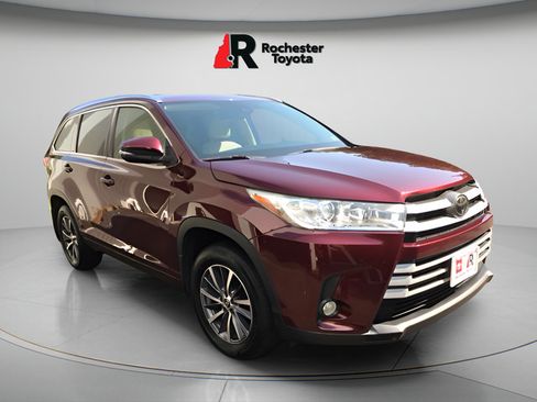Certified 2018 Toyota Highlander XLE AWD/4WD image 1