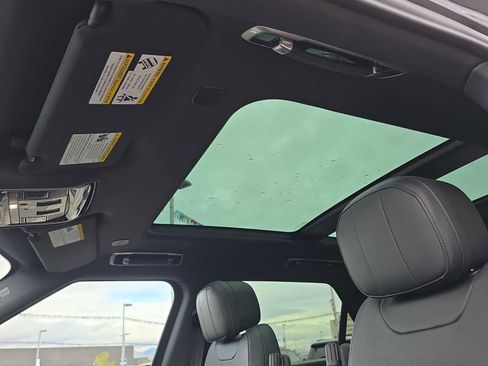 Used 2025 Land Rover Range Rover Sport SE image 30