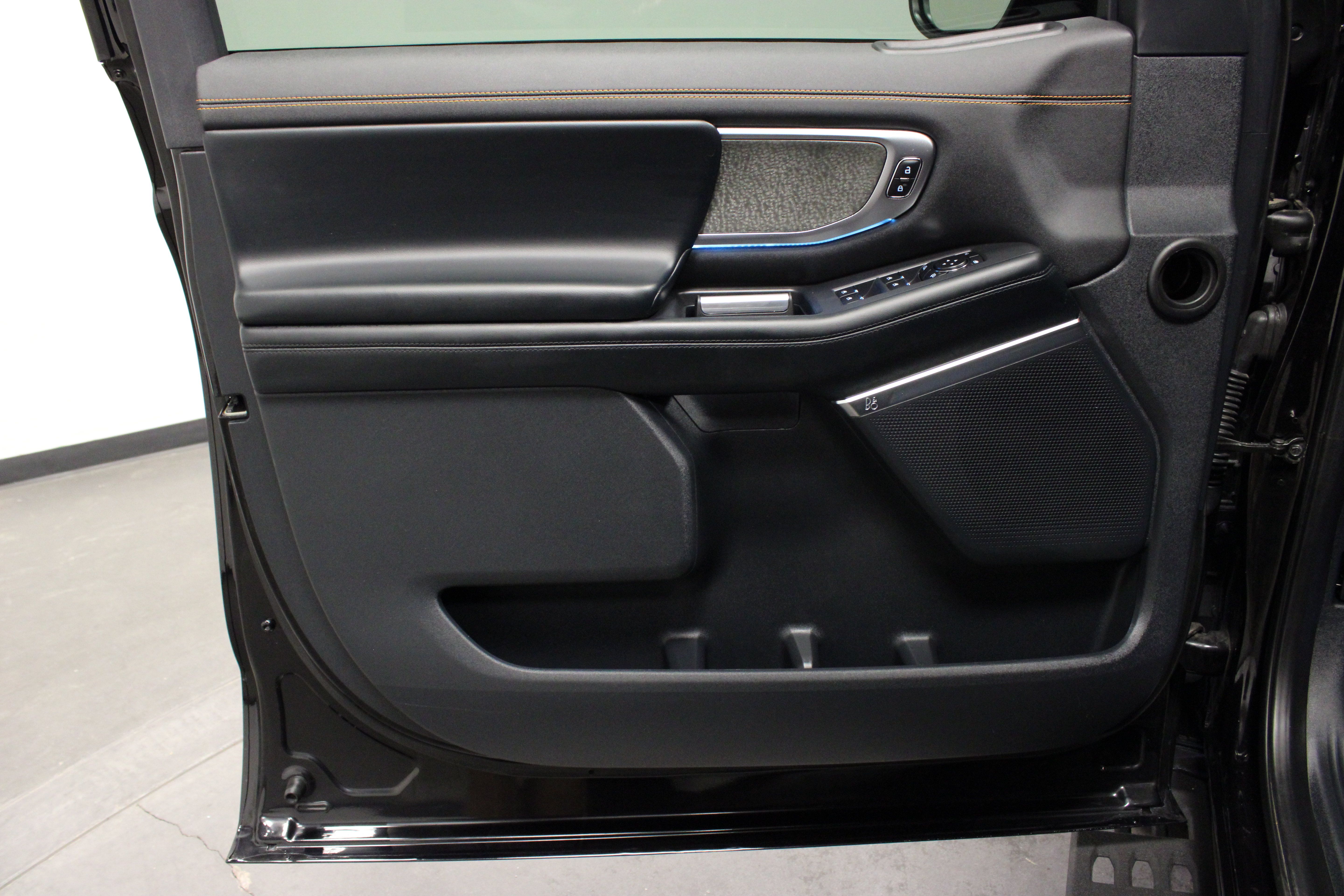 Used 2025 Ford Expedition Tremor AWD/4WD image 23