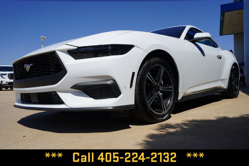 Used 2025 Ford Mustang Coupe RWD image 4