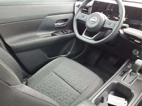 Used 2025 Nissan Kicks SV AWD/4WD image 9