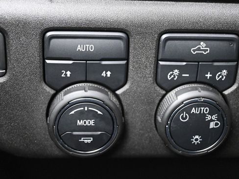 Used 2022 Chevrolet Silverado 1500 LT AWD/4WD image 19