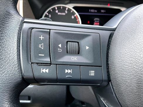 Used 2024 Nissan Rogue S AWD/4WD image 17
