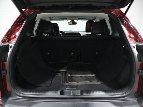 Used 2019 Jeep Cherokee Limited image 4