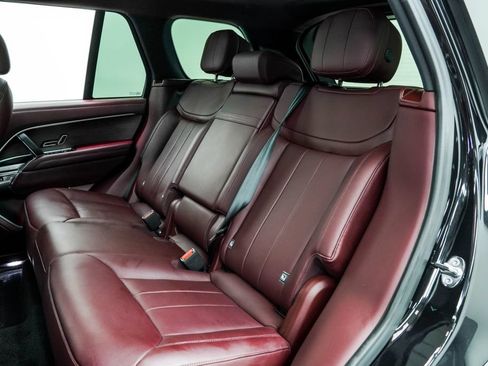 Used 2024 Land Rover Range Rover SE AWD/4WD image 17