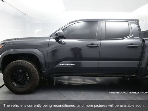 Used 2025 Toyota Tacoma SR5 AWD/4WD image 9