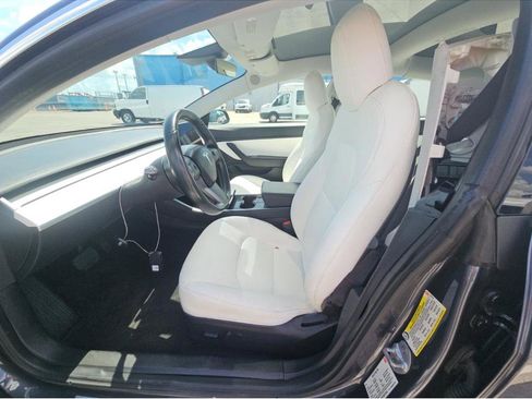 Used 2018 Tesla Model 3 Long Range RWD image 16