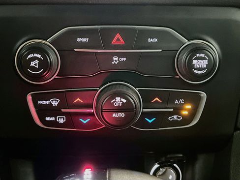 Used 2016 Dodge Charger R/T w/ Navigation & Travel Group RWD image 12