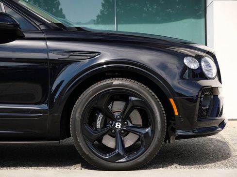 Used 2022 Bentley Bentayga image 6