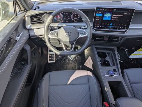 New 2026 Volkswagen Tiguan SE R-Line FWD image 16