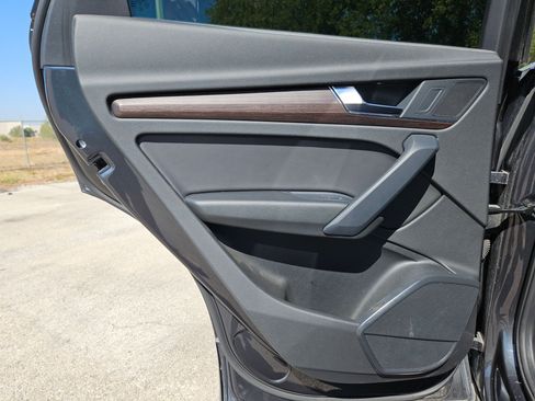 Used 2023 Audi Q5 Premium w/ Convenience Package image 15