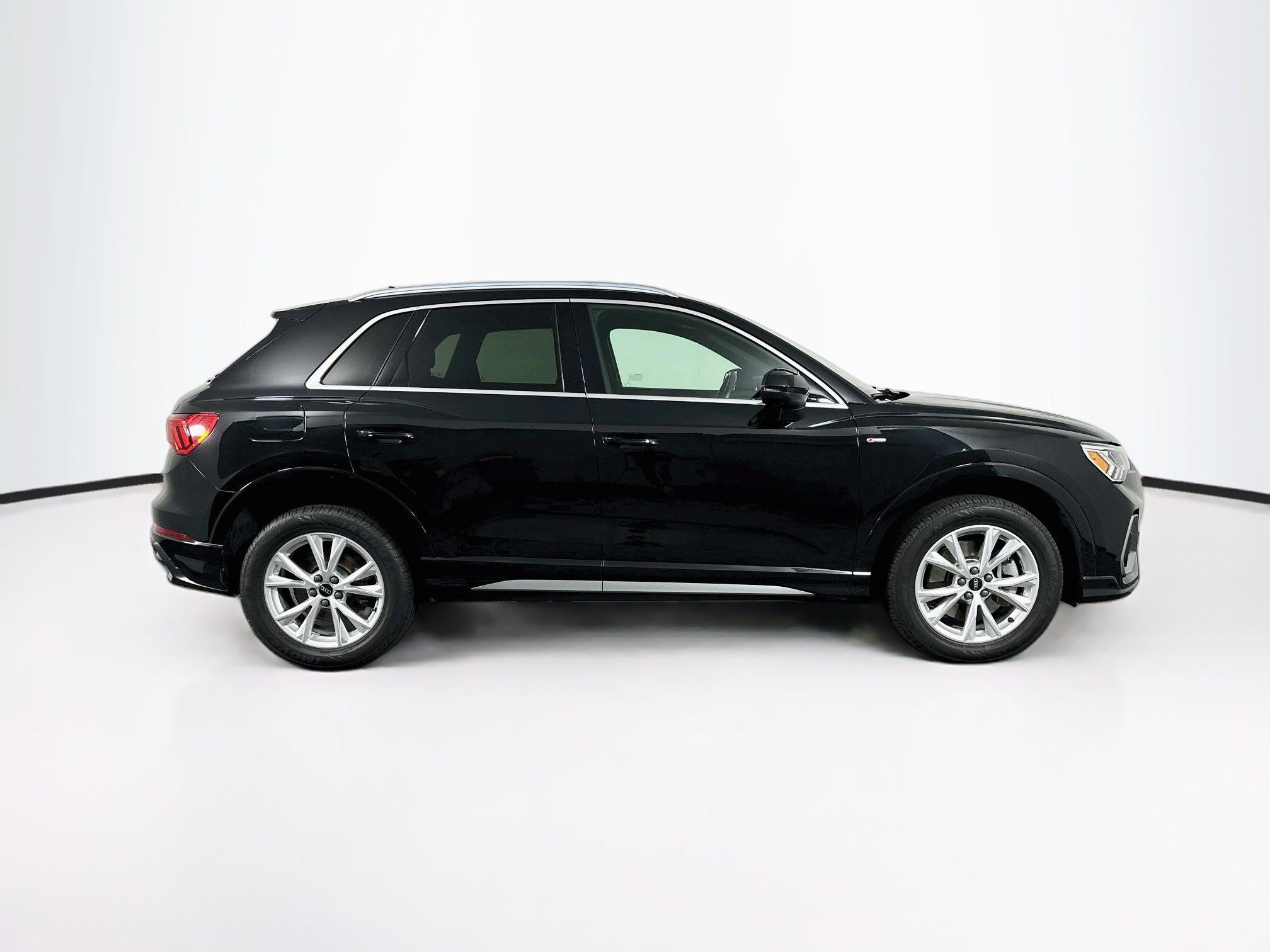 Used 2022 Audi Q3 2.0T Premium Plus w/ Premium Plus Package AWD/4WD image 10