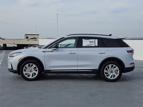 New 2026 Lincoln Corsair Premiere image 4