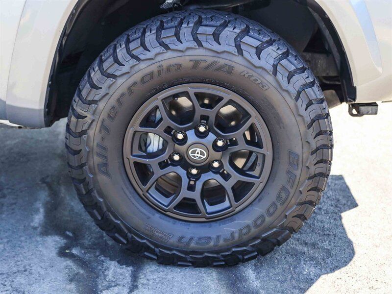Used 2021 Toyota Tacoma SR5 RWD image 12
