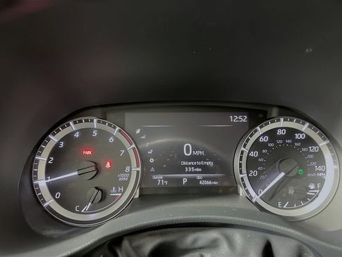 Used 2024 Toyota Highlander LE image 21