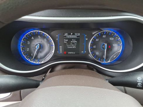 Used 2020 Chrysler Pacifica Touring FWD image 20