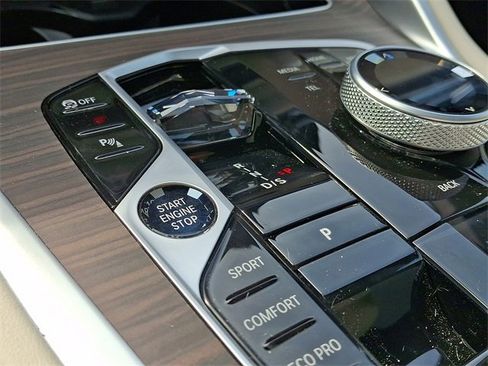 Used 2025 BMW X6 xDrive40i w/ Executive Package image 15