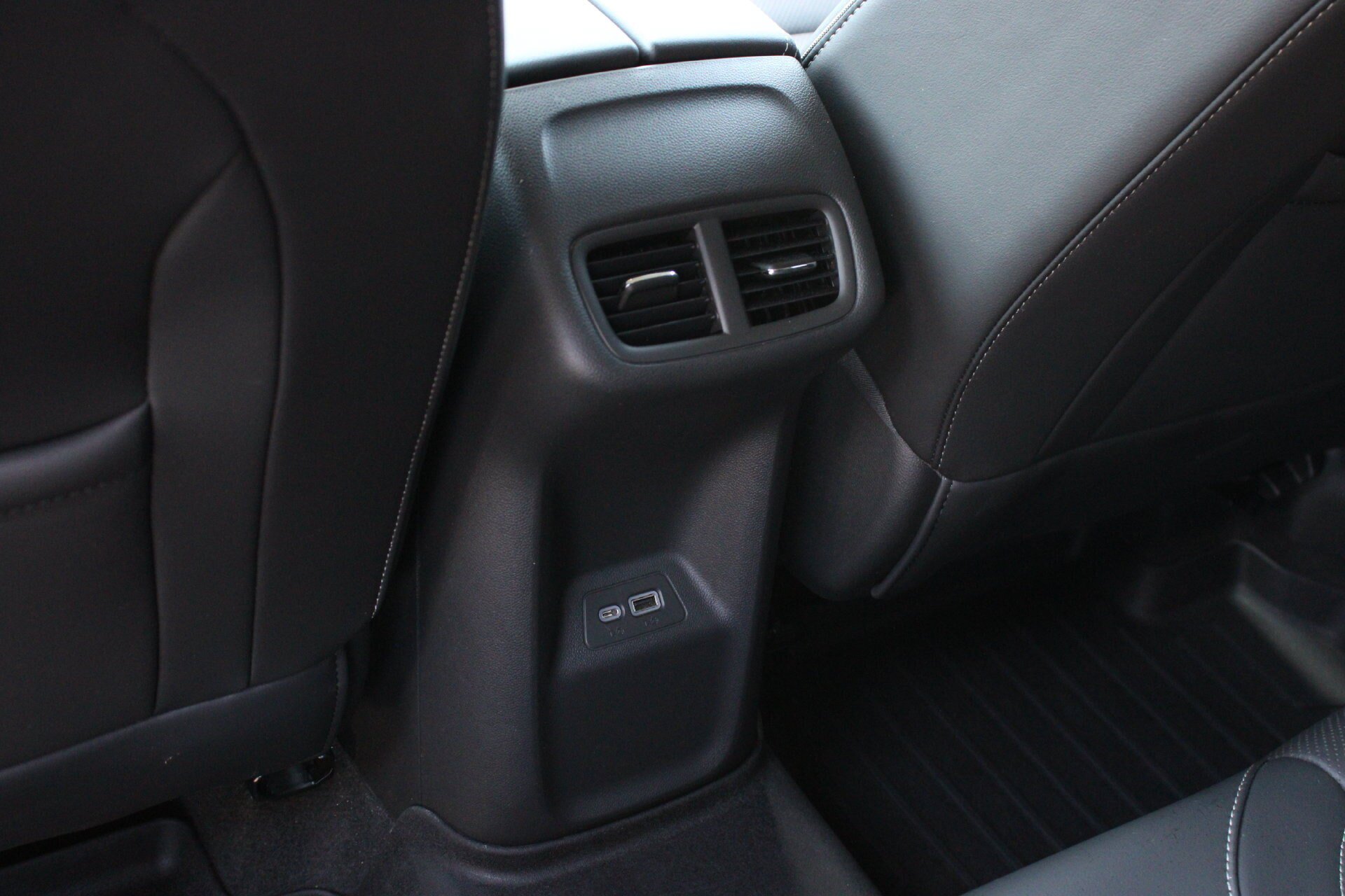 Used 2023 Buick Envision Essence FWD image 19