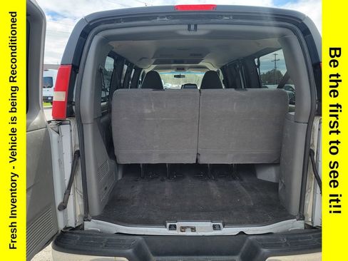 Used 2010 Chevrolet Express 2500 LT w/ LT Preferred Equipment Group RWD image 20