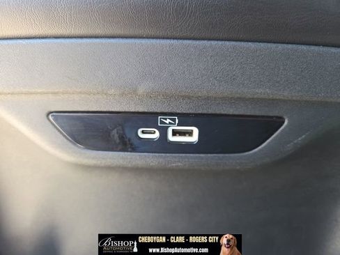 Used 2023 Chrysler Pacifica Touring-L FWD image 52