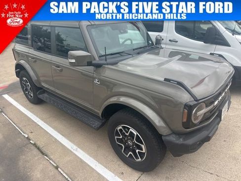 Used 2025 Ford Bronco Outer Banks AWD/4WD image 3