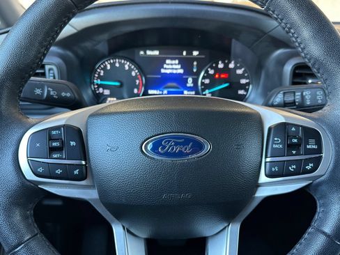Used 2023 Ford Explorer XLT AWD/4WD image 22