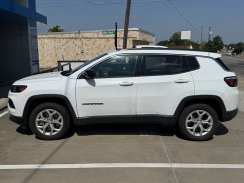 Used 2024 Jeep Compass Latitude AWD/4WD image 4