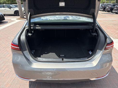 Used 2025 BMW i5 eDrive40i w/ Premium Package image 31