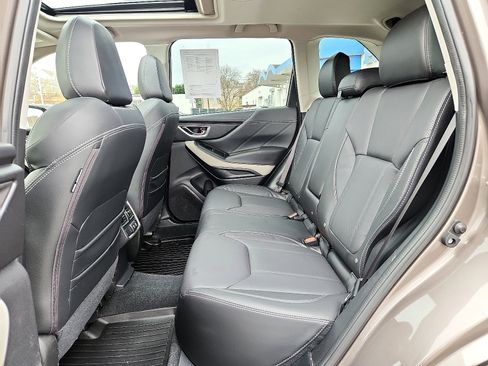 Used 2022 Subaru Forester Limited image 10
