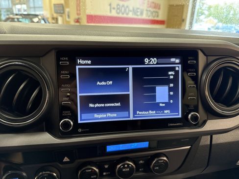 Used 2022 Toyota Tacoma TRD Off-Road image 36