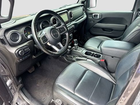 Used 2022 Jeep Wrangler Unlimited Sahara w/ Cold Weather Group AWD/4WD image 25