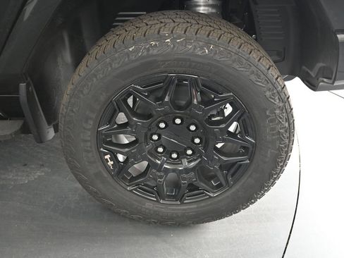 New 2025 GMC Hummer EV 2X w/ LPO, Dark Essentials Package image 12