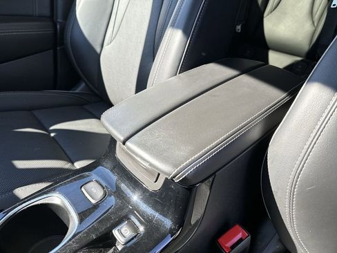 Used 2023 Buick Envision Essence image 21