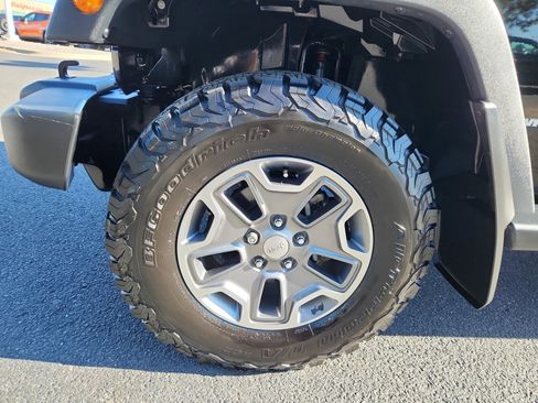 Used 2017 Jeep Wrangler Rubicon w/ Power Convenience Group image 26