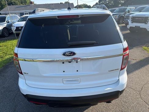Used 2015 Ford Explorer XLT w/ Equipment Group 202B FWD image 12