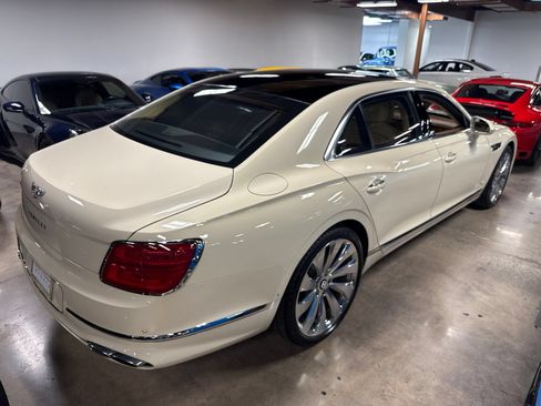 Used 2022 Bentley Flying Spur Plug-In Hybrid AWD/4WD image 5