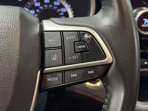 Used 2023 Toyota Highlander XSE image 23