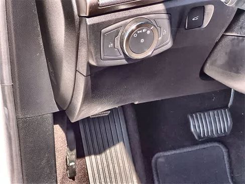 Used 2020 Ford Fusion SE image 29