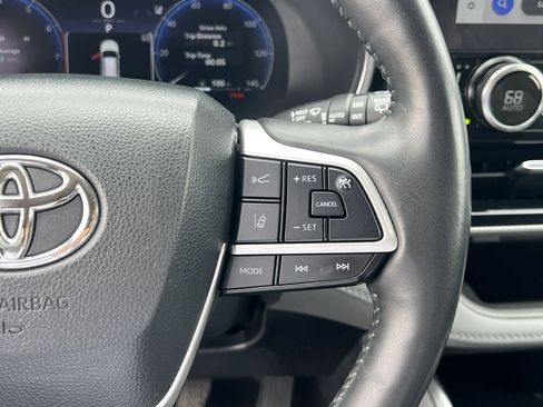 Used 2024 Toyota Highlander Platinum AWD/4WD image 10