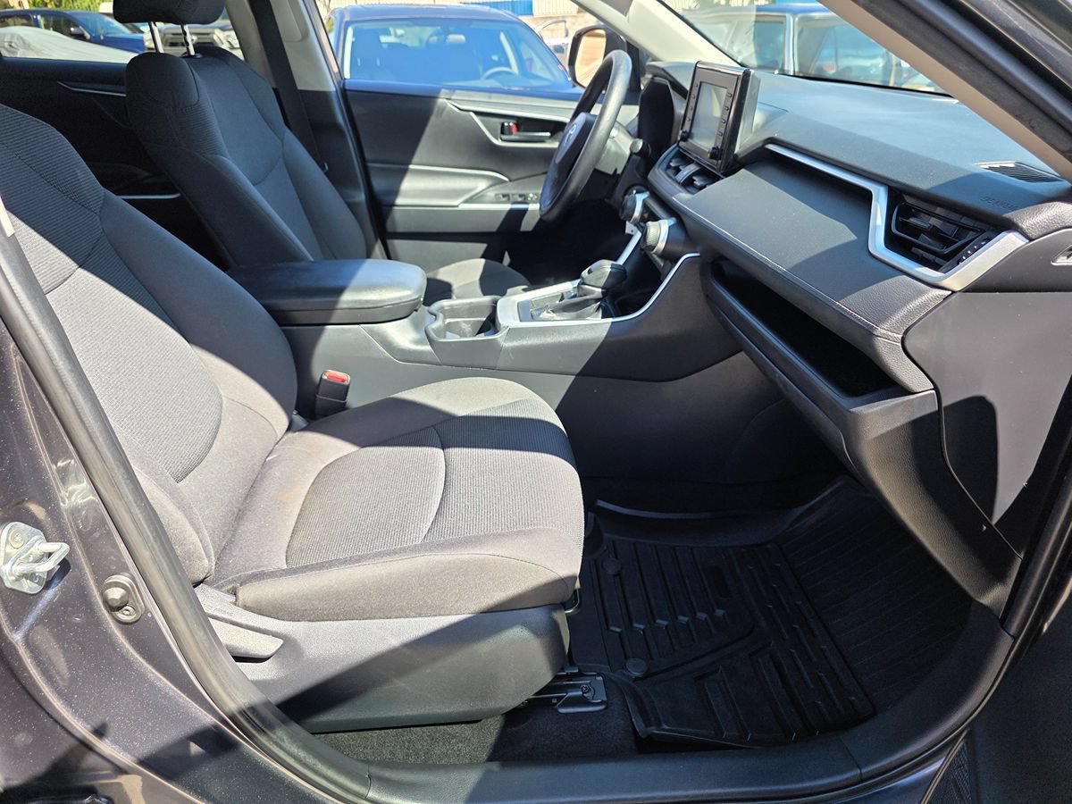 Used 2019 Toyota RAV4 LE w/ Carpet Mat Package FWD image 17