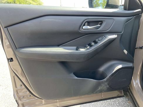 Used 2024 Nissan Rogue SV FWD image 15