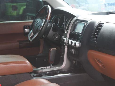 Used 2016 Toyota Sequoia Platinum RWD image 17