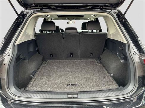 Used 2020 Volkswagen Tiguan SE w/ Panoramic Sunroof Package image 13