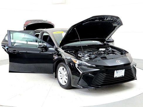 Certified 2025 Toyota Camry LE FWD image 9