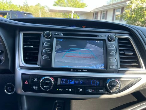 Used 2017 Toyota Highlander SE AWD/4WD image 27